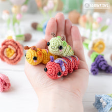 Carica l'immagine nel visualizzatore di Gallery, 16-in-1 flower field crochet pattern bundle PDF amigurumi Mini Kingdom Flower Maiden gnome hummingbird wildflower handmade DIY tutorial
