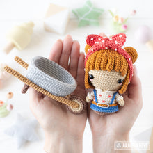 Carica l&#39;immagine nel visualizzatore di Gallery, 5-in-1 vegetable patch crochet pattern amigurumi by AradiyaToys mini kingdom mushroom gnome crochet tutorial DIY PDF file bunny garden girl
