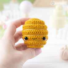 Carica l&#39;immagine nel visualizzatore di Gallery, 2-in-1 amigurumi beehive with bees crochet pattern by AradiyaToys mini kingdom beehive crochet DIY tutorial PDF file handmade bee amigurumi
