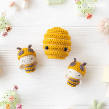 Carica l&#39;immagine nel visualizzatore di Gallery, 2-in-1 amigurumi beehive with bees crochet pattern by AradiyaToys mini kingdom beehive crochet DIY tutorial PDF file handmade bee amigurumi

