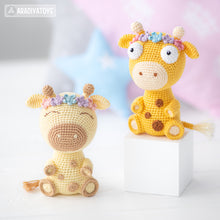 Load image into Gallery viewer, Crochet Pattern of Giraffe Ellie from &quot;AradiyaToys Design&quot; (Amigurumi tutorial PDF file) / cute giraffe crochet pattern by AradiyaToys
