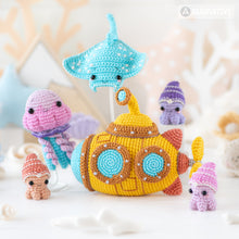 Cargar imagen en el visor de la galería, 7-in-1 deep ocean crochet pattern amigurumi by AradiyaToys mini kingdom submarine whale shark jellyfish diver crochet tutorial DIY PDF file
