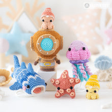 Cargar imagen en el visor de la galería, 7-in-1 deep ocean crochet pattern amigurumi by AradiyaToys mini kingdom submarine whale shark jellyfish diver crochet tutorial DIY PDF file
