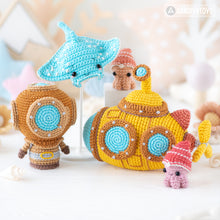 Cargar imagen en el visor de la galería, 7-in-1 deep ocean crochet pattern amigurumi by AradiyaToys mini kingdom submarine whale shark jellyfish diver crochet tutorial DIY PDF file

