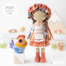 Afbeelding in Gallery-weergave laden, Friendy Lesia de Oekraïnse pop met de Onverzettelijke Haan van “AradiyaToys Friendies” collectie / haakpatroon door AradiyaToys (Amigurumi werkbeschrijving PDF bestand) Oekraïne haken
