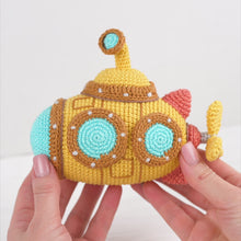 Cargar y reproducir el video en el visor de la galería, 7-in-1 deep ocean crochet pattern amigurumi by AradiyaToys mini kingdom submarine whale shark jellyfish diver crochet tutorial DIY PDF file
