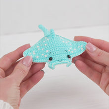 Laden und Abspielen von Videos im Galerie-Viewer, manta ray crochet pattern stingray amigurumi tutorial by AradiyaToys mini kingdom crochet stingray DIY file handmade PDF amigurumi pattern
