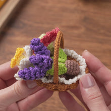 Video laden en afspelen in Gallery-weergave, flower basket crochet pattern PDF narcissus poppy lavender amigurumi flowers DIY tutorial mini kingdom handmade instant download bouquet
