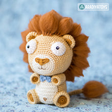 Laden Sie das Bild in den Galerie-Viewer, Crochet Pattern of Lion Cubs Bobby and Lily from &quot;AradiyaToys Design&quot; (Amigurumi tutorial PDF file) / lion crochet pattern by AradiyaToys
