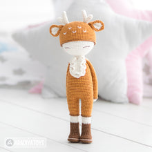 Afbeelding in Gallery-weergave laden, Friendy Annie the Deer from &quot;AradiyaToys Friendies&quot; collection / doll crochet pattern by AradiyaToys (Amigurumi tutorial PDF file)
