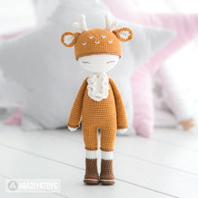 Afbeelding in Gallery-weergave laden, Friendy Annie the Deer from &quot;AradiyaToys Friendies&quot; collection / doll crochet pattern by AradiyaToys (Amigurumi tutorial PDF file)
