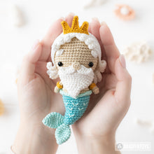 Afbeelding in Gallery-weergave laden, Kawaii Ocean Minis from “AradiyaToys Minis” collection / crochet patterns (Amigurumi tutorial PDF file) / crochet mermaid / amigurumi triton
