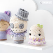 Carregar imagem no visualizador da galeria, Halloween Minis set 2 from “AradiyaToys Minis” collection / crochet pattern by AradiyaToys (Amigurumi tutorial PDF file)
