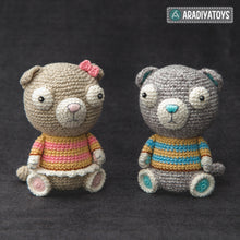 Carica l&#39;immagine nel visualizzatore di Gallery, Crochet Pattern of Scottish Fold Cats Luigi and Fiona from &quot;AradiyaToys Design&quot; (Amigurumi tutorial PDF file) / cat crochet pattern
