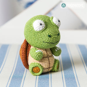 Turtle Gina from “AradiyaToys Design” collection / cute turtle crochet pattern by AradiyaToys (Amigurumi tutorial PDF file)