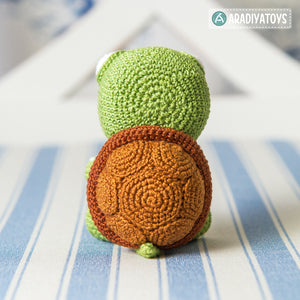 Turtle Gina from “AradiyaToys Design” collection / cute turtle crochet pattern by AradiyaToys (Amigurumi tutorial PDF file)
