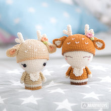 Cargar imagen en el visor de la galería, Mini Annie the Deer from &quot;AradiyaToys Minis” collection / little doll crochet pattern by AradiyaToys (Amigurumi tutorial PDF file)
