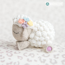 Cargar imagen en el visor de la galería, Lamb Shelby from “AradiyaToys Design” collection / lamb crochet pattern by AradiyaToys (Amigurumi tutorial PDF file)
