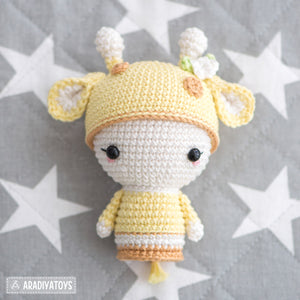 Mini Sonya the Giraffe from "AradiyaToys Minis” collection / toy crochet pattern by AradiyaToys (Amigurumi tutorial PDF file)