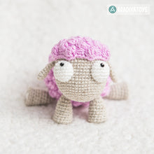 Cargar imagen en el visor de la galería, Lamb Shelby from “AradiyaToys Design” collection / lamb crochet pattern by AradiyaToys (Amigurumi tutorial PDF file)
