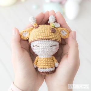 Mini Sonya the Giraffe from "AradiyaToys Minis” collection / toy crochet pattern by AradiyaToys (Amigurumi tutorial PDF file)