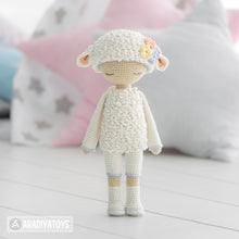 Afbeelding in Gallery-weergave laden, Friendy Wendy the Lamb from &quot;AradiyaToys Friendies&quot; collection / doll crochet pattern by AradiyaToys (Amigurumi tutorial PDF file)
