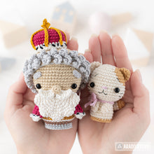 Carregar imagem no visualizador da galeria, Royal Family from “Mini Kingdom” collection / crochet patterns by AradiyaToys (Amigurumi tutorial PDF file), prince, queen, crochet king
