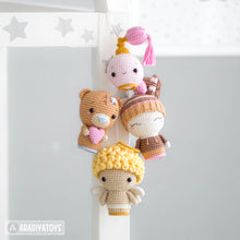 Carregar imagem no visualizador da galeria, Valentine Minis set from “AradiyaToys Minis” collection / cute crochet pattern by AradiyaToys (Amigurumi tutorial PDF file)

