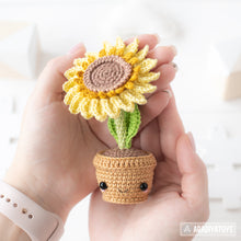 Afbeelding in Gallery-weergave laden, Sunny Farm from “Mini Kingdom” collection / crochet patterns by AradiyaToys (Amigurumi tutorial PDF) / crochet chicken / amigurumi sunflower
