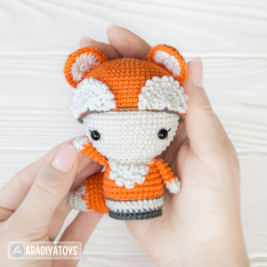 Mini Laura the Fox from "AradiyaToys Minis” collection / mini doll crochet pattern by AradiyaToys (Amigurumi tutorial PDF file)