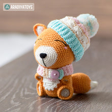 Carregar imagem no visualizador da galeria, Fox Alice from “AradiyaToys Design” collection / fox crochet pattern by AradiyaToys (Amigurumi tutorial PDF file)
