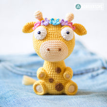 Load image into Gallery viewer, Crochet Pattern of Giraffe Ellie from &quot;AradiyaToys Design&quot; (Amigurumi tutorial PDF file) / cute giraffe crochet pattern by AradiyaToys
